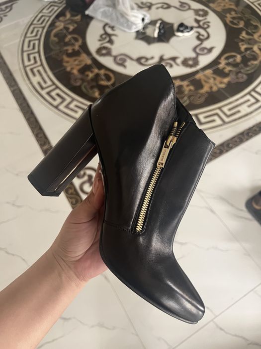 Продаю ботильоны