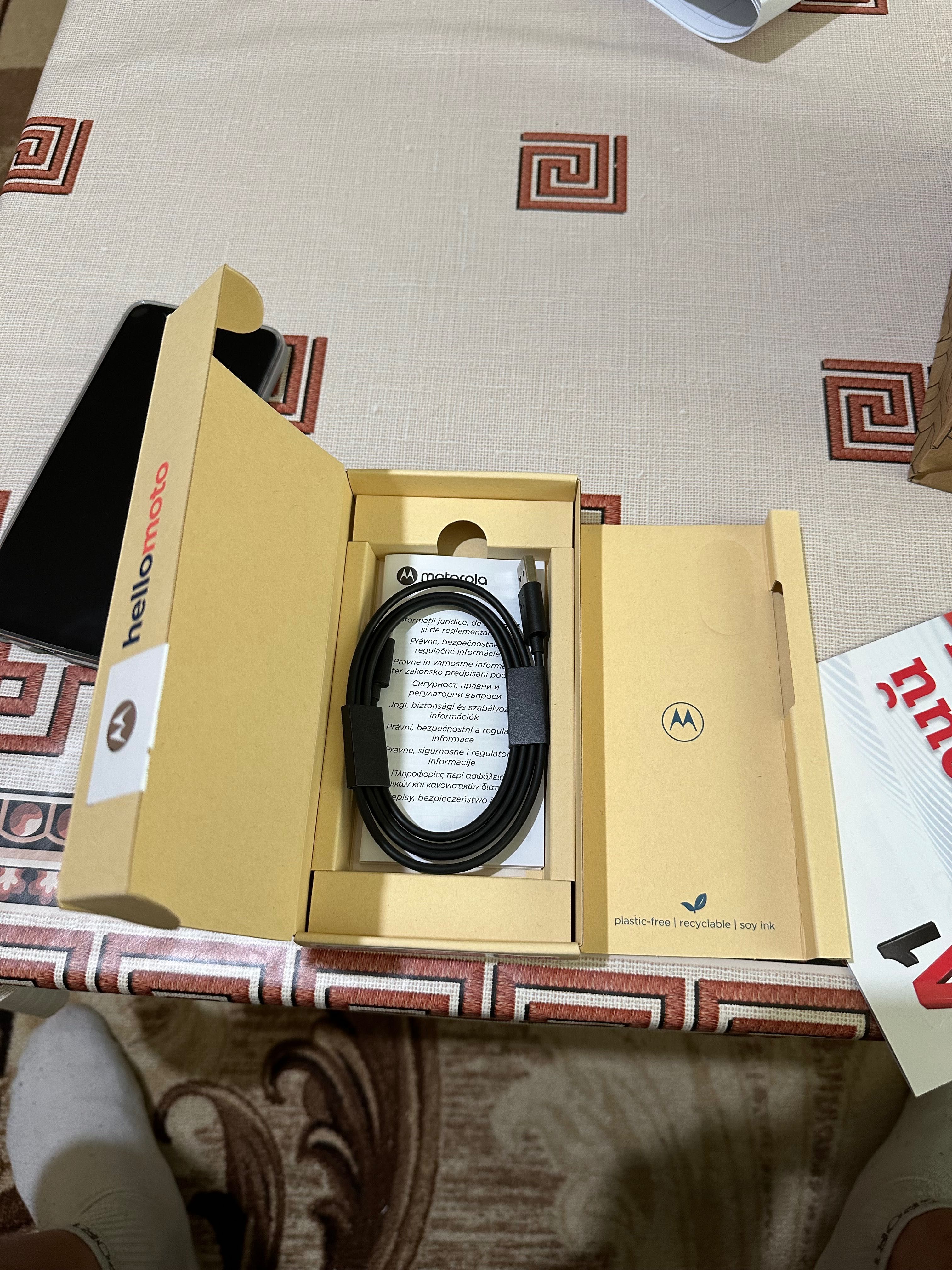 Moto g35 5g с гаранция 3 години
