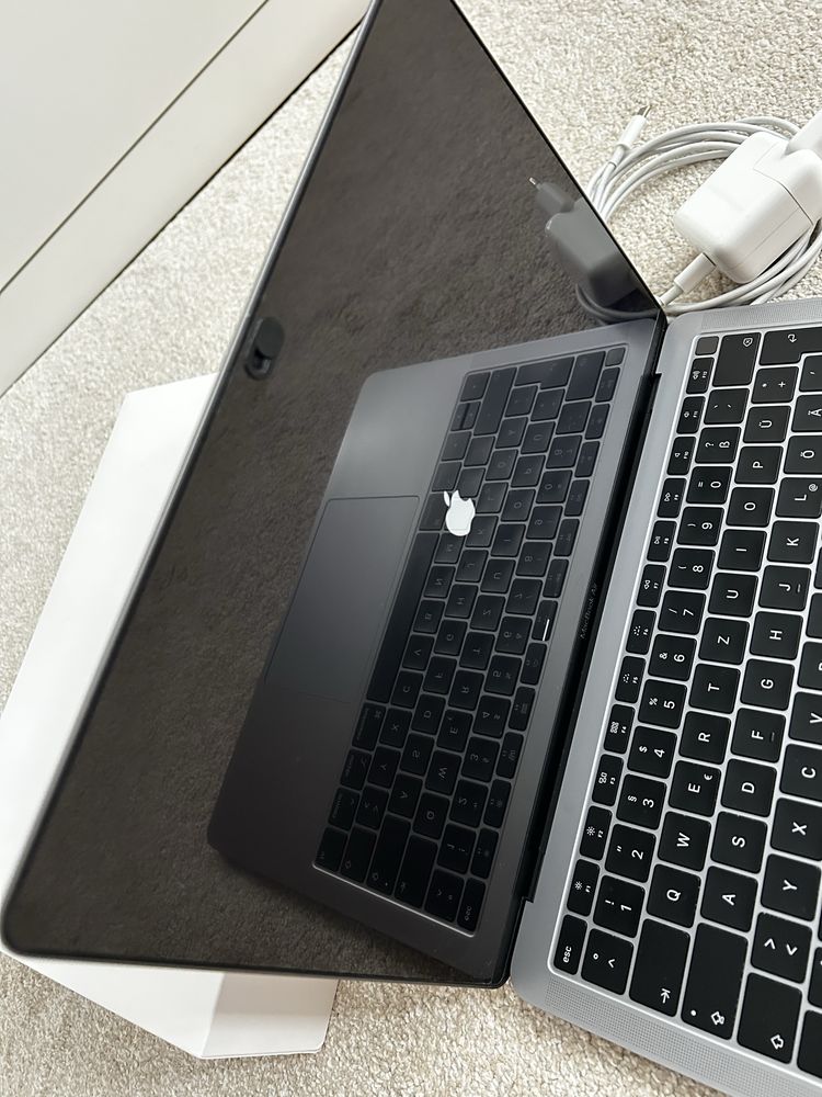 MacBook Air 13" Retina (2018) – като нов
