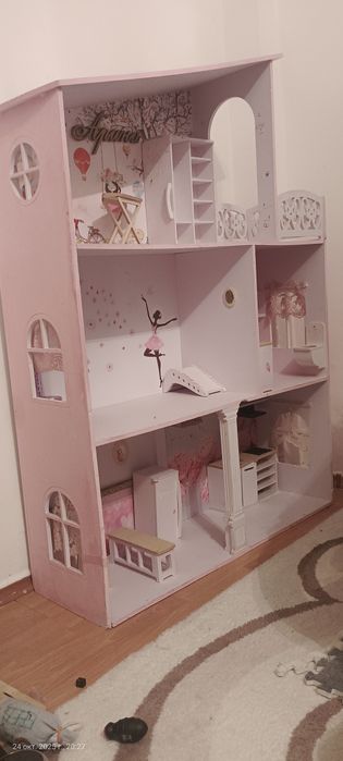 Большой кукольный домик