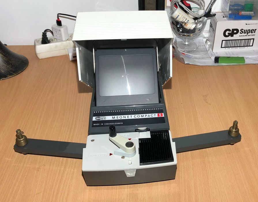 Aparat de vazut filme 8 mm in slow motion Meopta Meonet Compact S