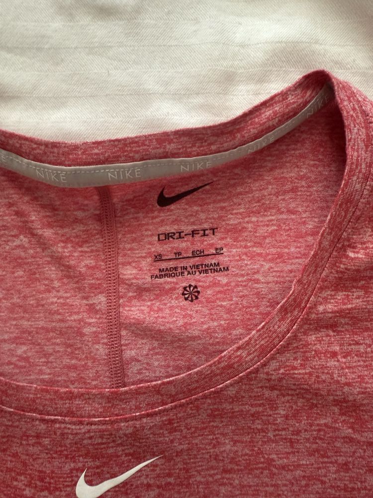 Дамска тениска на Nike