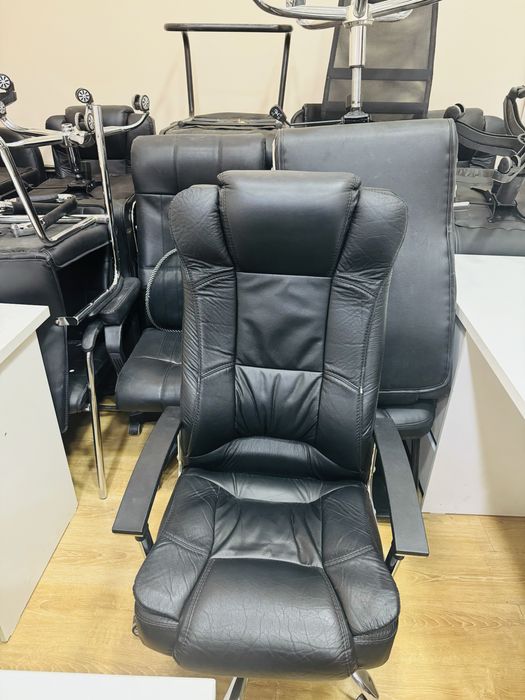 Продам офисные стулья