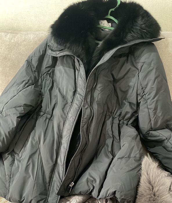 Продам пуховик, с песцовым воротником