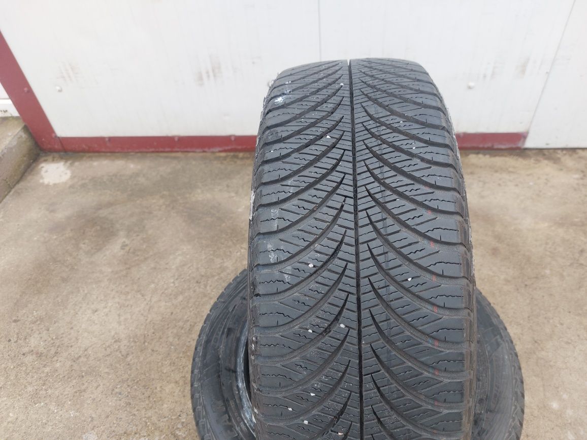 125 lei bucata! Doua anvelope ALLSEASONS 195 55 16 Goodyear ! 7 mm