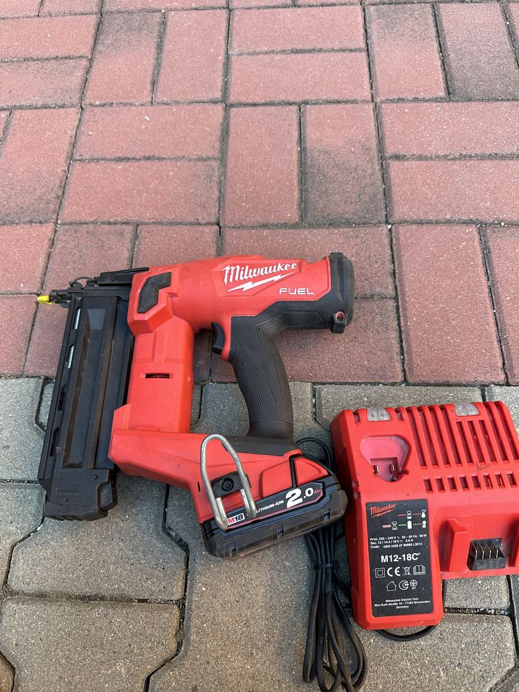 Pistol pentru cuie Milwaukee M18FN18GS