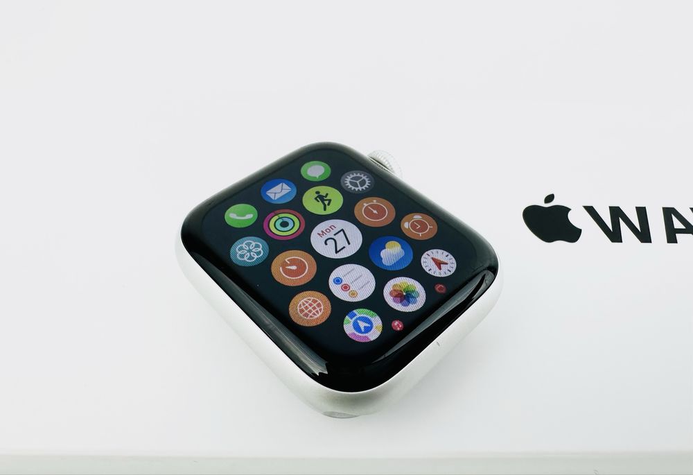 НОВ! Apple Watch SE 44mm GPS Silver Гаранция!