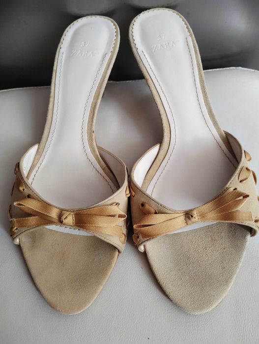 Сандали, маратонки, обувки