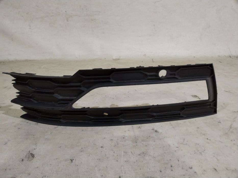 Grila proiector stanga, Skoda Octavia 4, 2020, 2021, 2022, 2023, 2024, cod origine OE 5E3807681.
