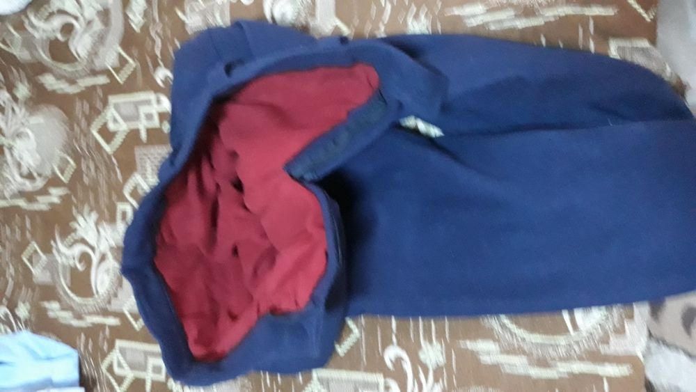 Pantaloni . Lungime exterior 100 cm ,circumferintala curea 100 cm,int