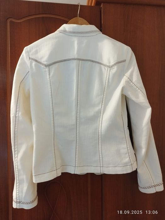 10000тг. Брюки Replay, пиджак Mark Aurel.