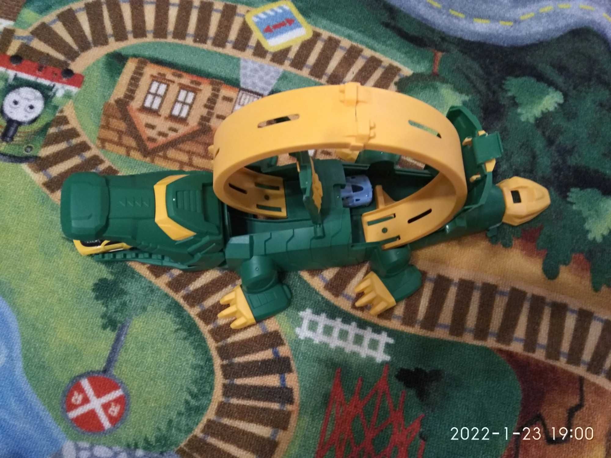 Крокодил-изтрлвачка на колички