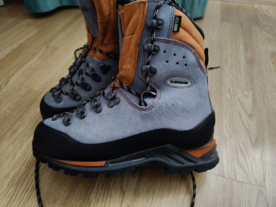 Bocanci de munte dama Lowa Goretex,mărime 38