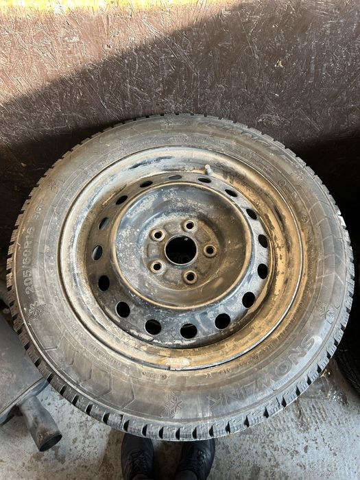 Комплект зимних шин с дисками 205/60/16