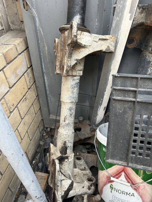 Ось балансира на Камаз