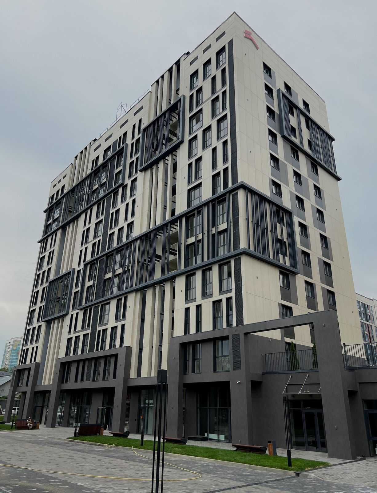 Новая квартира посуточно на Розыбакиева Сатпаева в центре