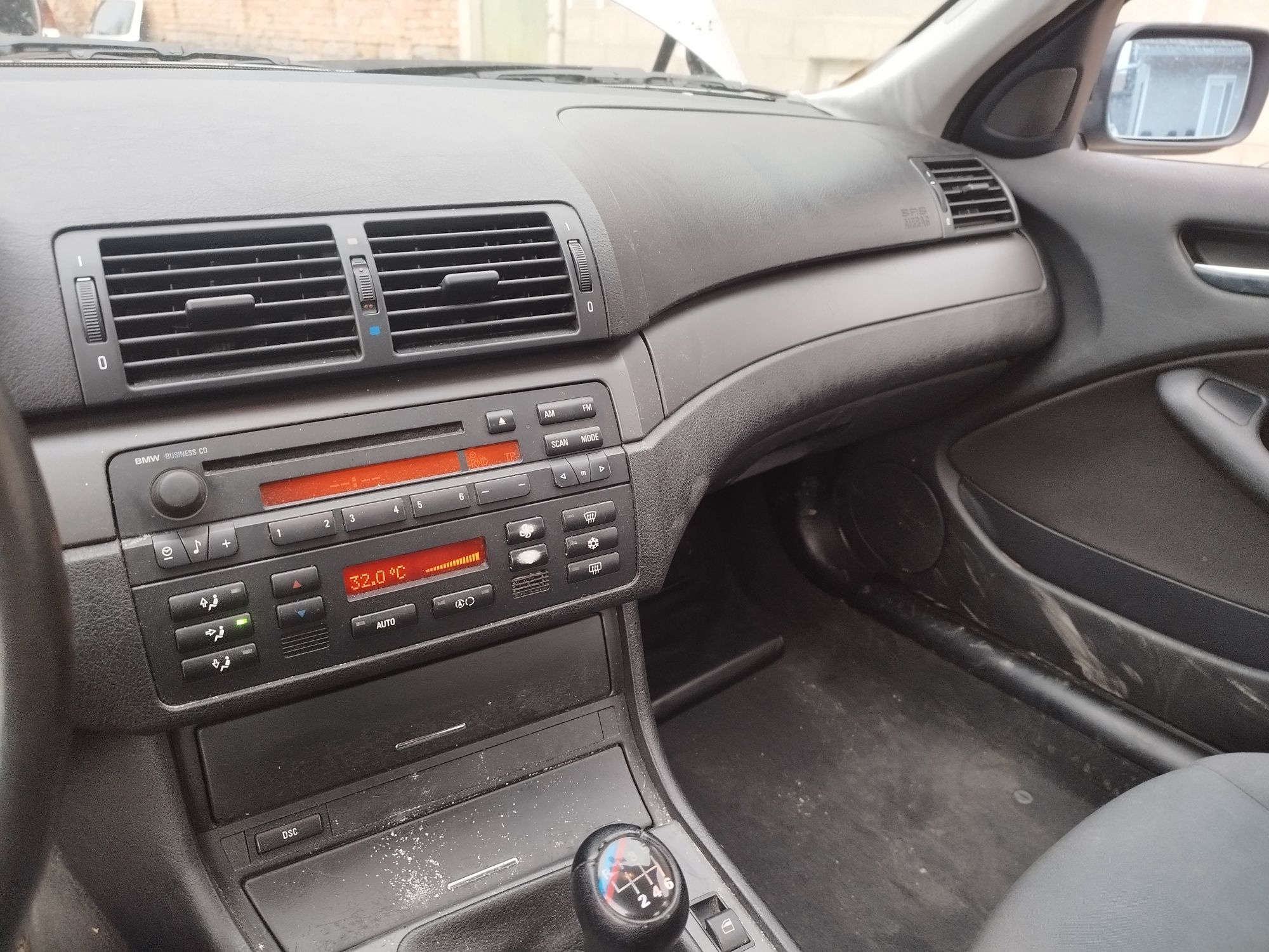 Продавам BMW E46 320D  150 6 степенна кутия фейс