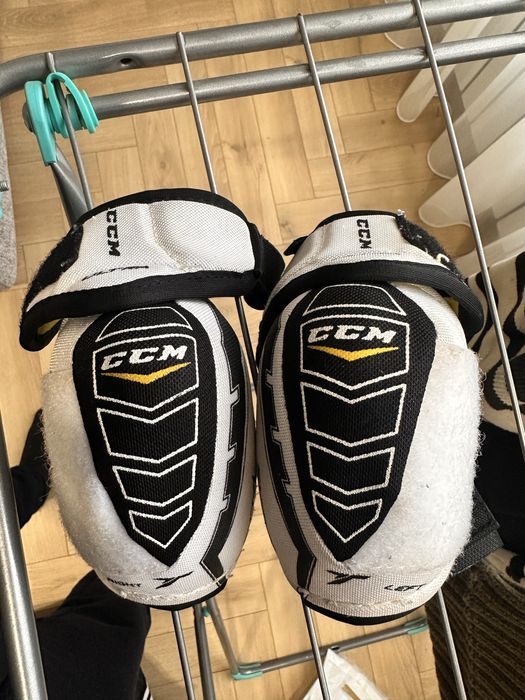 Налокотник хоккейный CCM детский размер 8 в хорошем состоянии