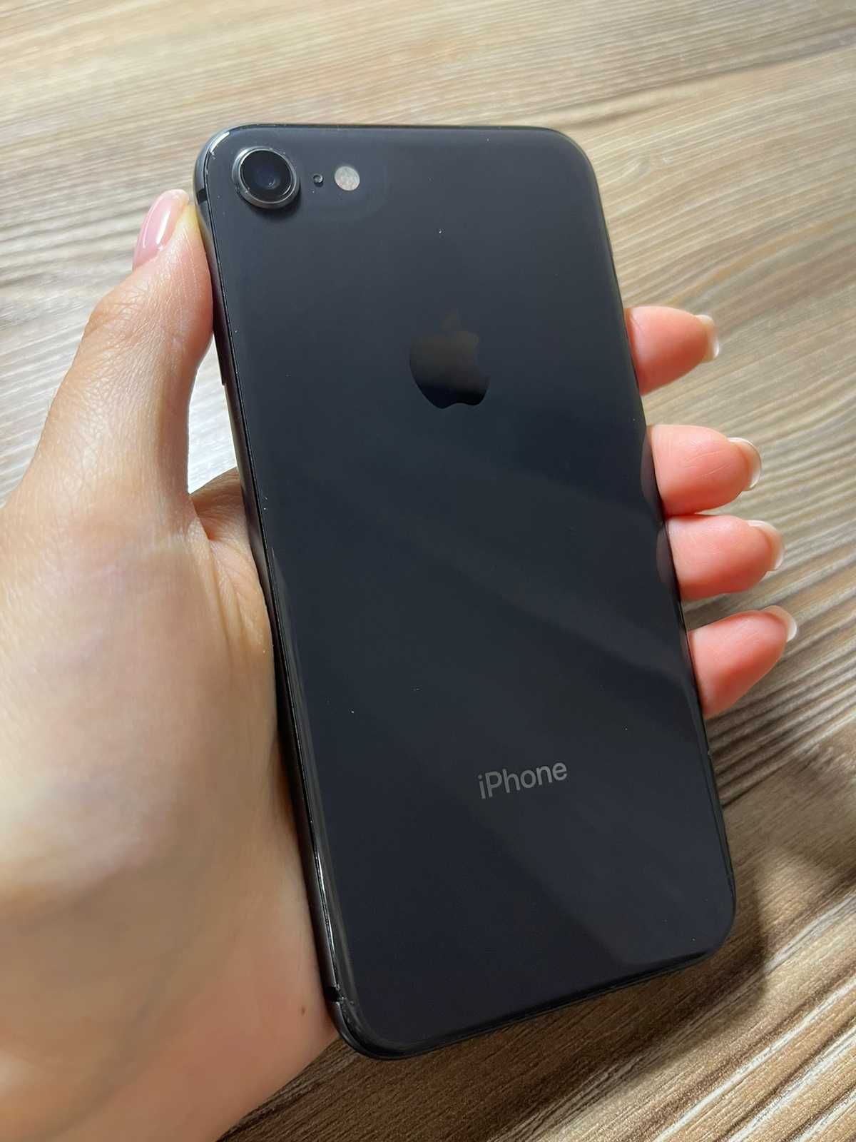 iPhone 8, 64GB, б/у в хорошем состоянии