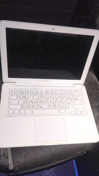 Продам МакБук  2009г