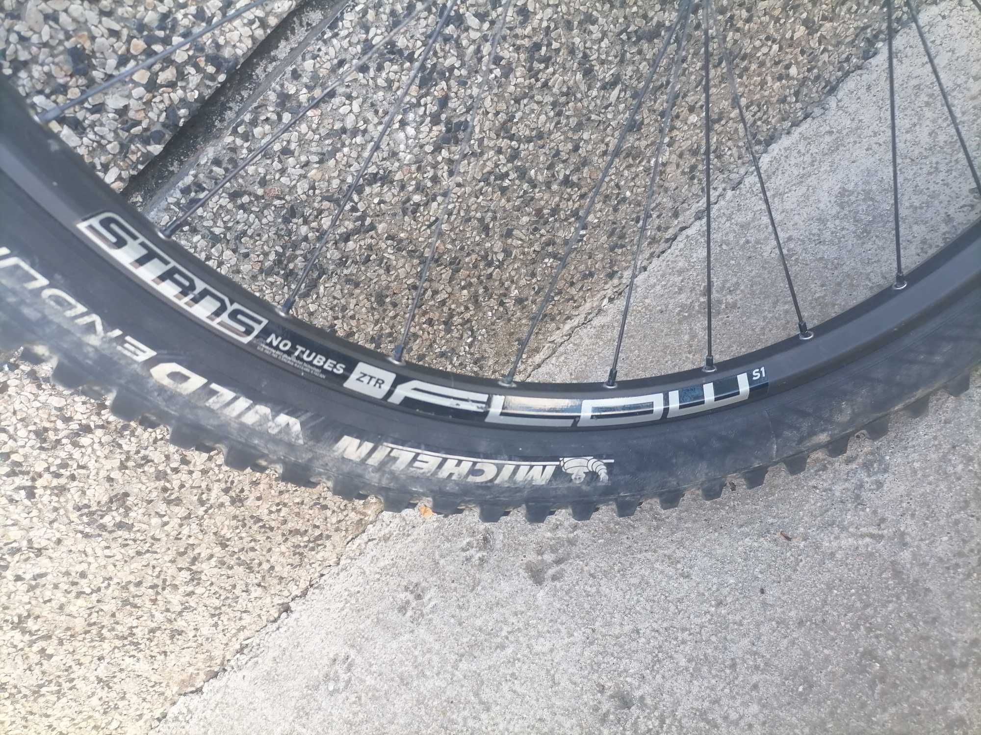 Капли Без камерни с Диск  Stans NoTubes Flow S1 29 инча