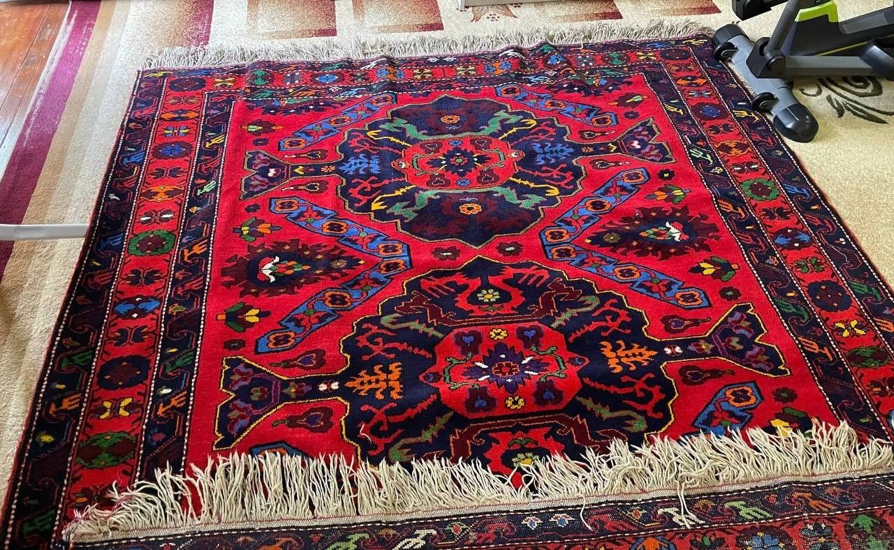 Toza ipak qolda toqilgan Gilam  zich toqiganlgan