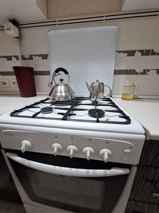 Продам Газовую плиту работает отлично