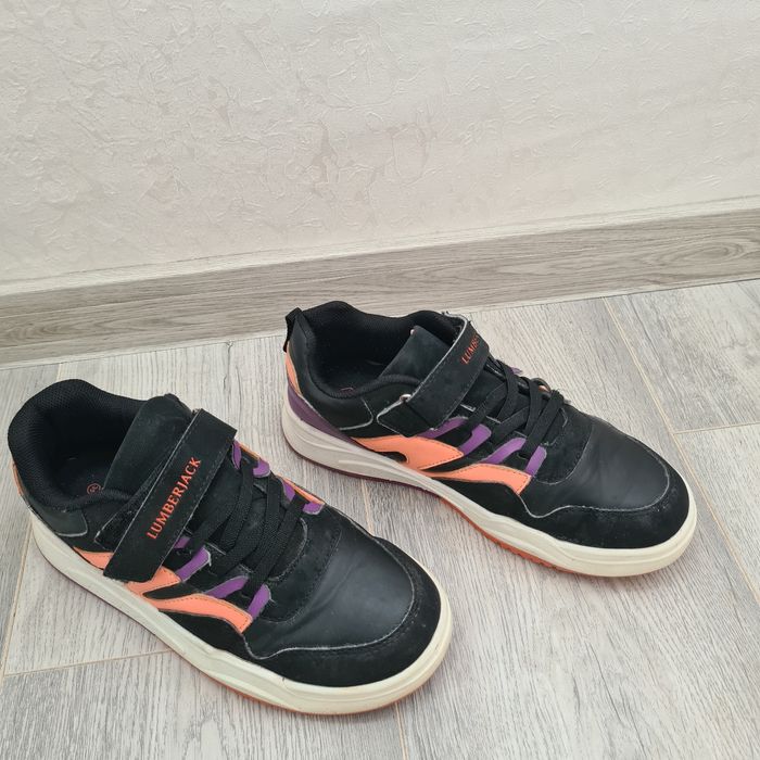 Спортни обувки за момиче