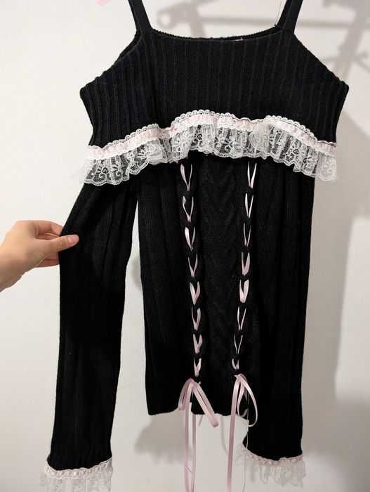 Сладка плетена блуза с панделки и дантела