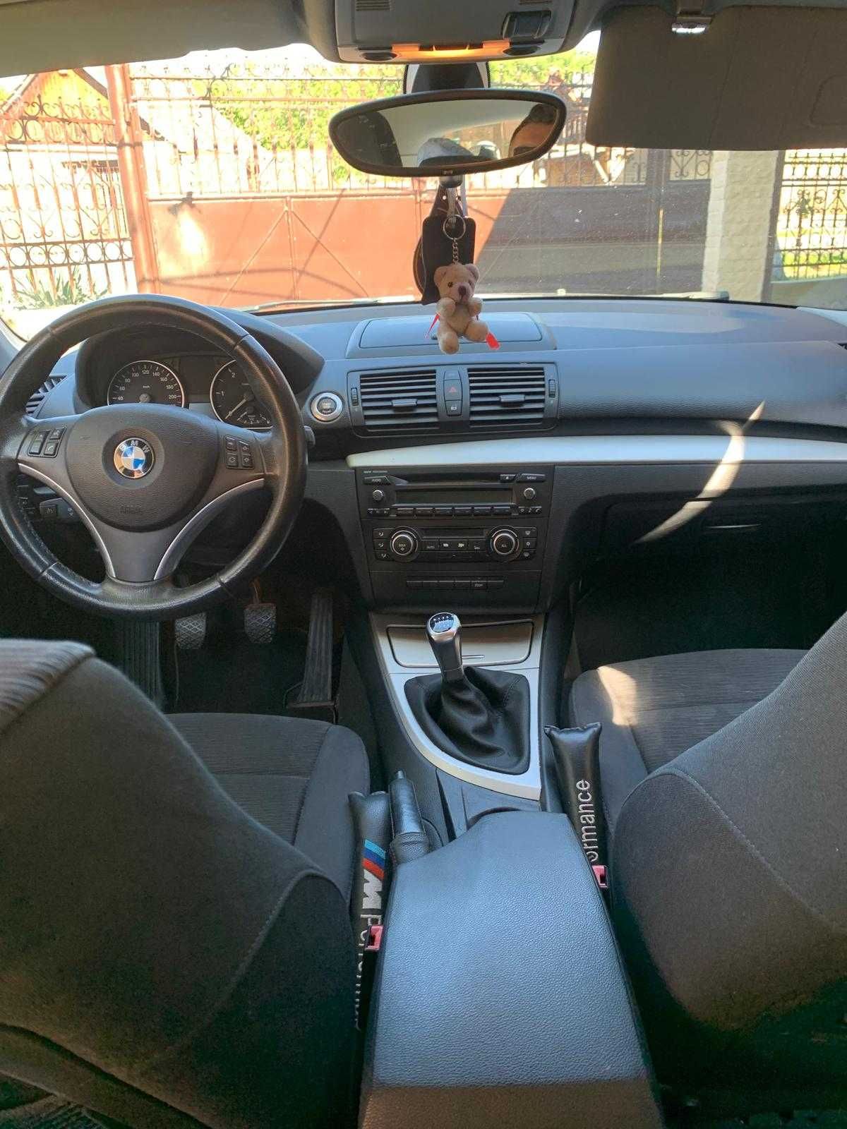 BMW  Seria 1 ,116D  .  2010