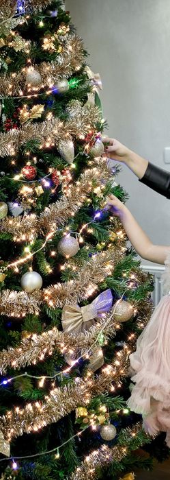 Brad artificial cu tot cu ornamente