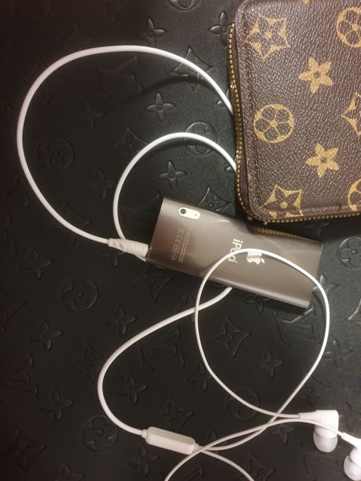 Assalom alekum Ipod Sotiladi holati yangidek tinniq ishlab turdibdi