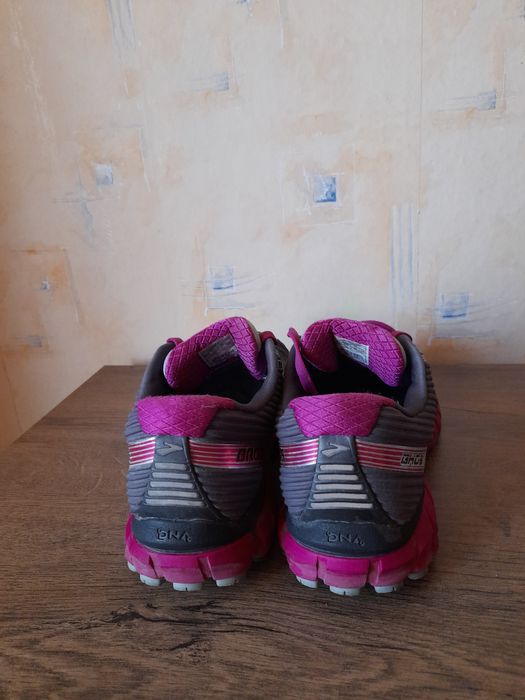 BROOKS gore tex маратонки 39 номер.