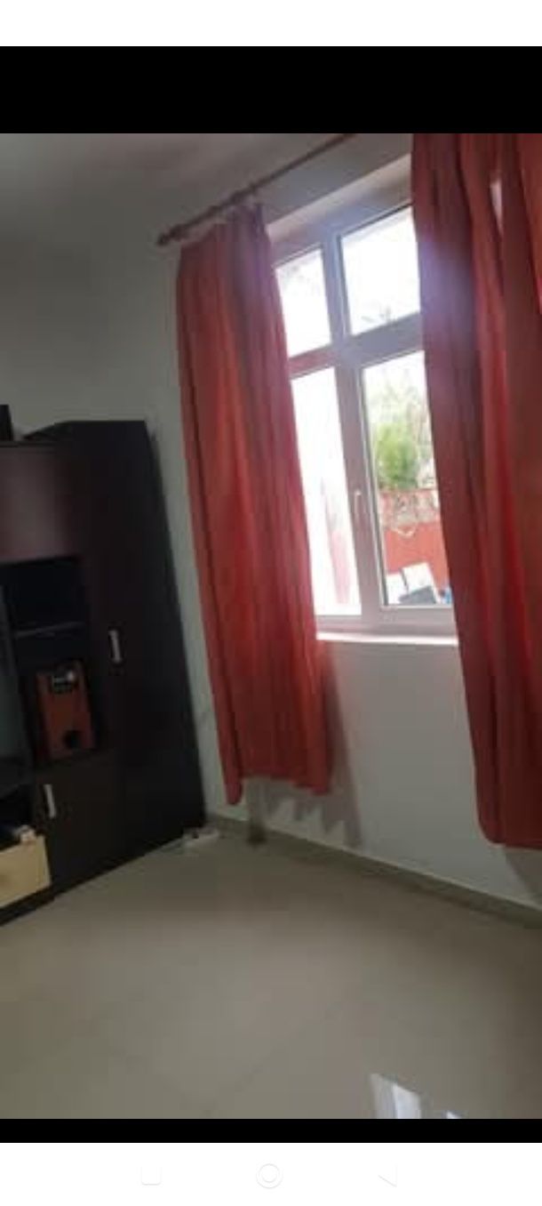 De închiriat casă la curte