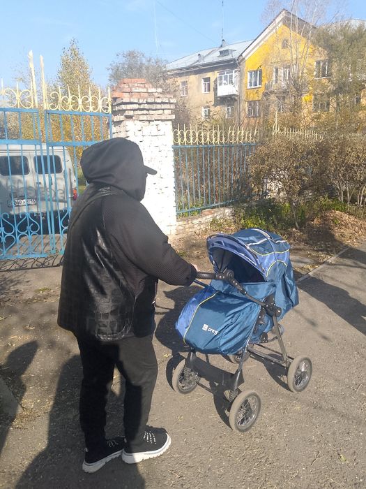 Срочно продам коляску