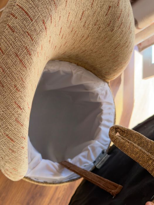 Tabureti cu masa de cafea din lemn