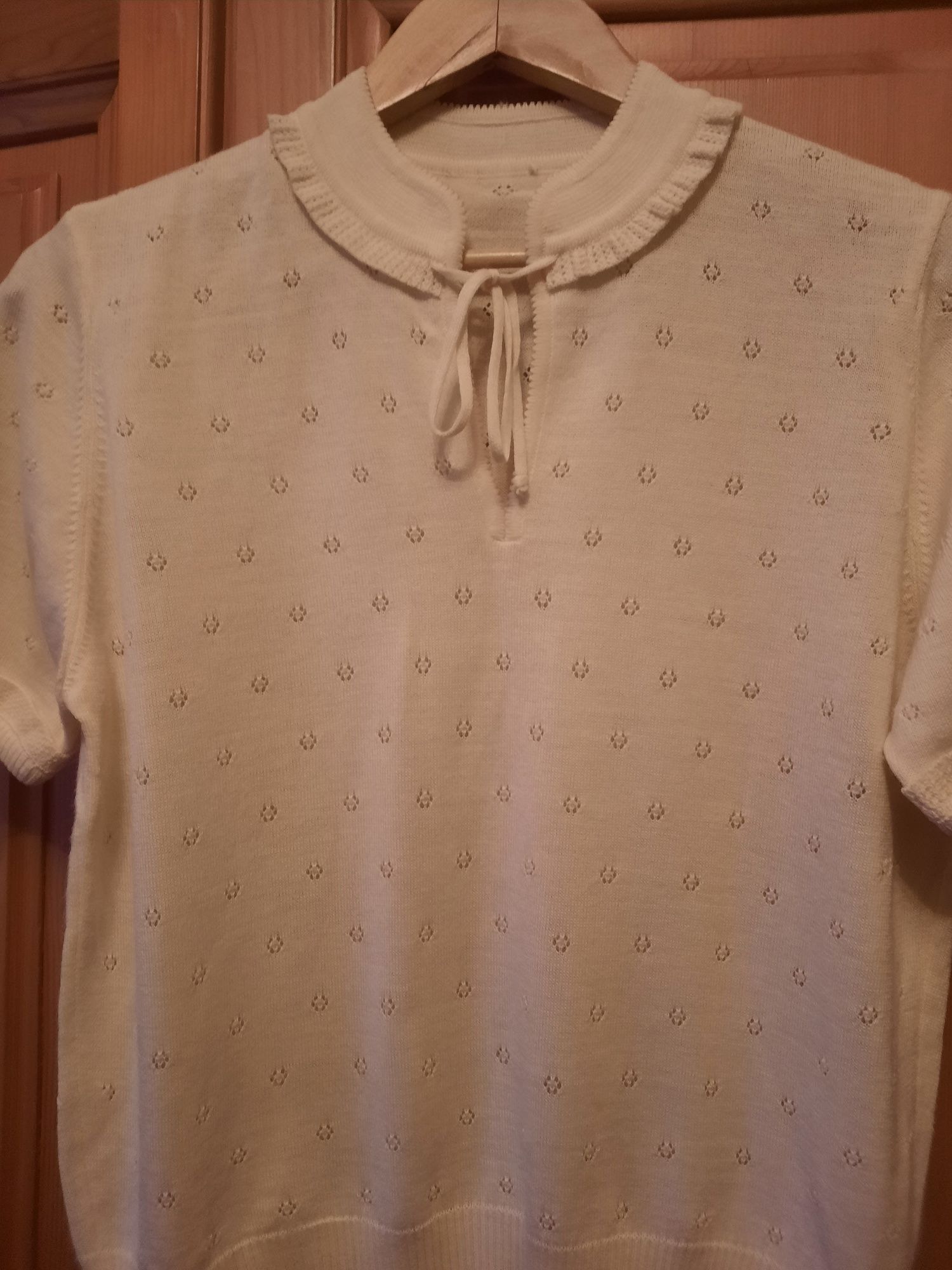 Bluza crem cu guler cu volan mărimea 44-46