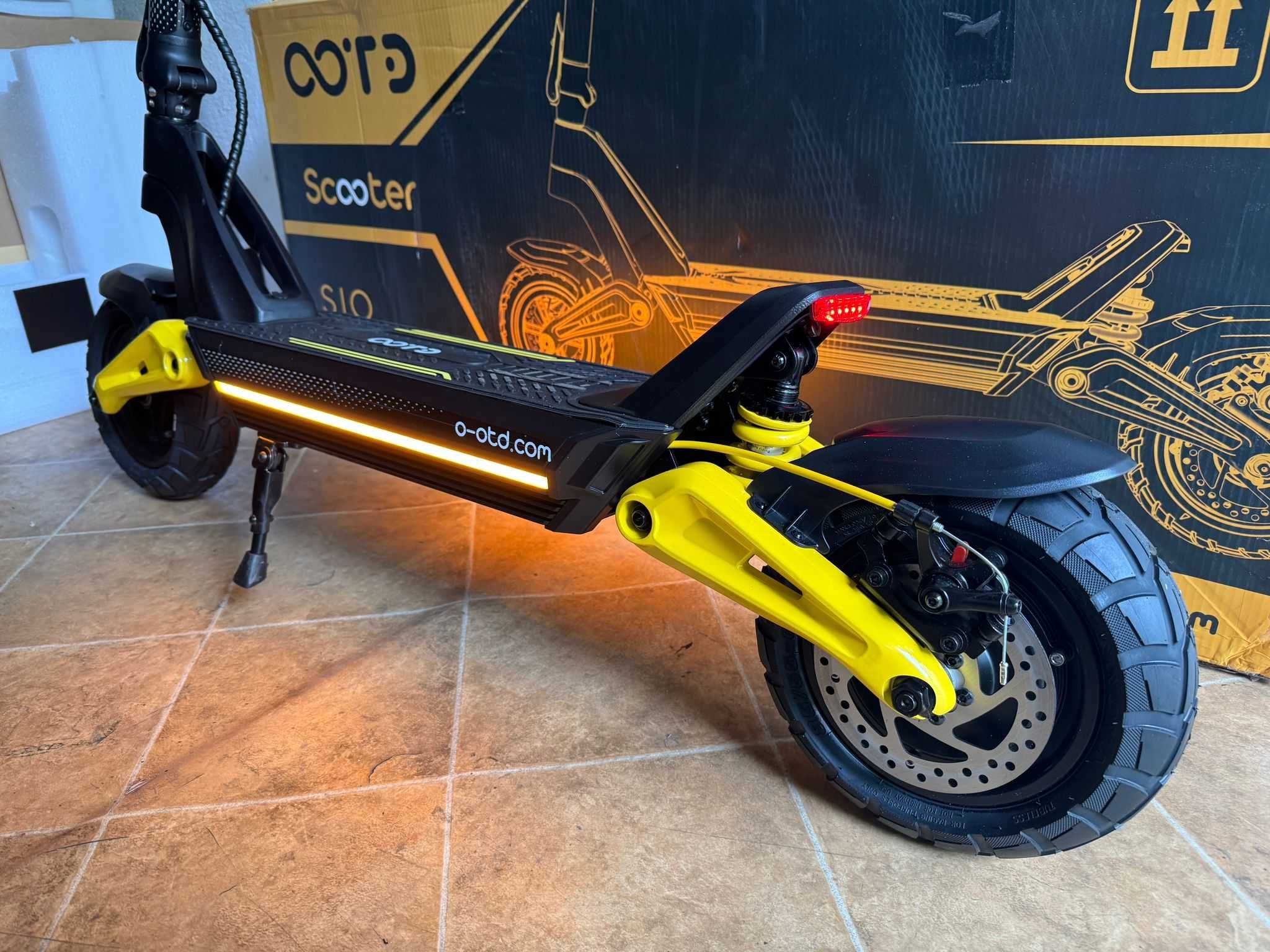 Trotineta electrica S10, 10 inch, 1400W, 55km/h, 48V cu 20Ah, NOUA