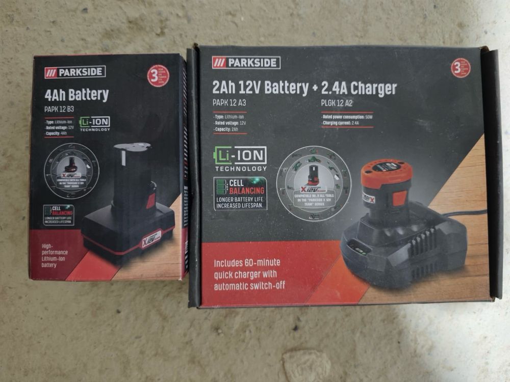 Parkside 12V зарядно плюс две батерии