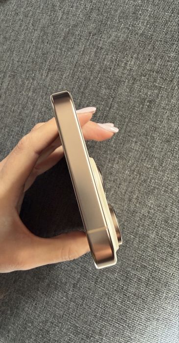 Iphone 16 Pro Desert Titanium в гаранция до 2027 год.