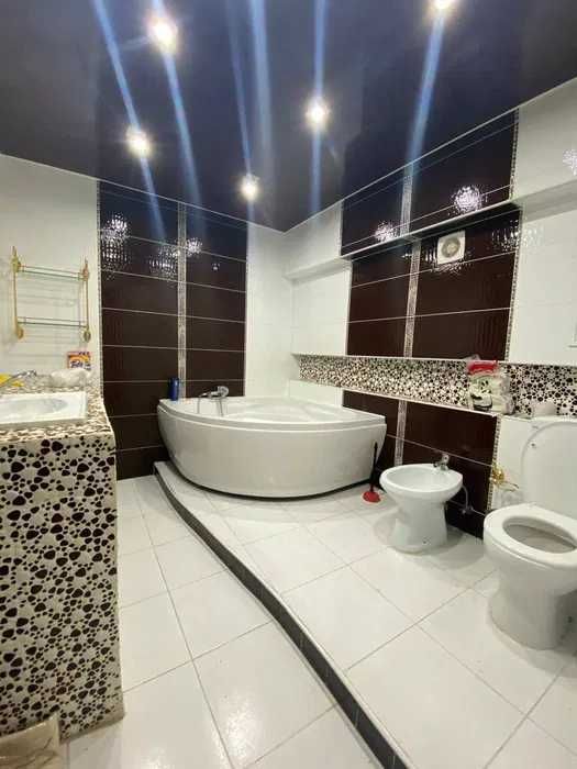 Срочно Продам 4х комн/1/4 В центре Ц-5 Можно под Офис.2*