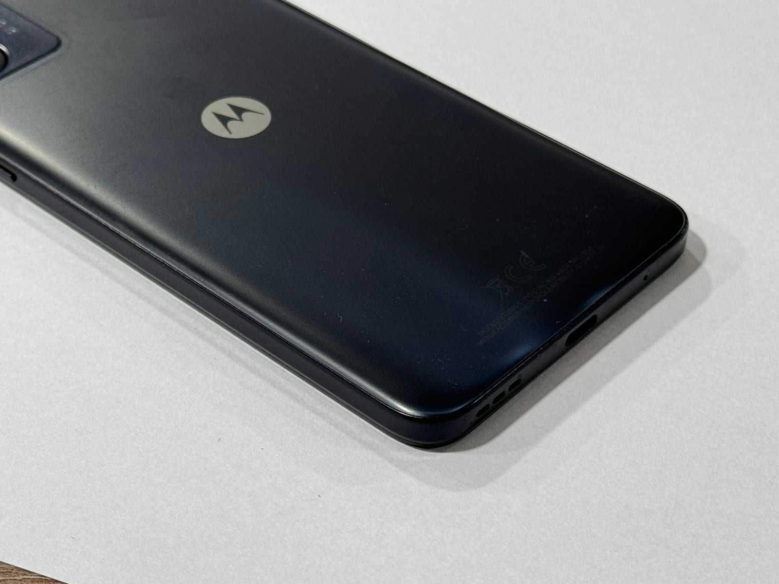 Продавам Motorola E13