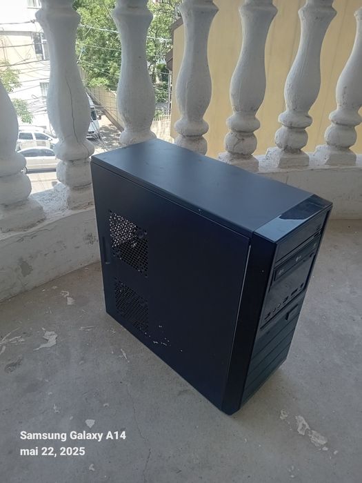 Monitor eLg și calculatorul