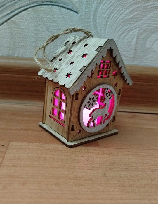 Светящийся домик, внутри свеча