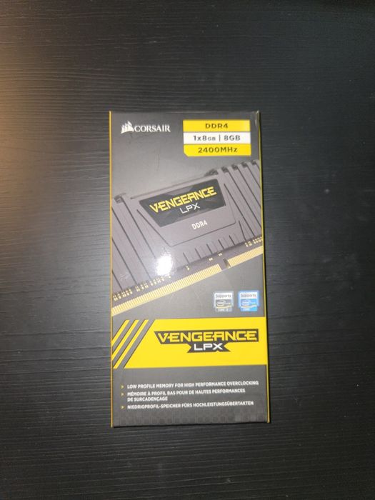 Doua module Corsair Vengeance  8 GB RAM DDR4
