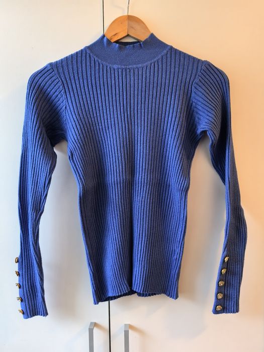 Maletă reiată din tricot, cu nasturi bijuterie pe mâneci - one-size