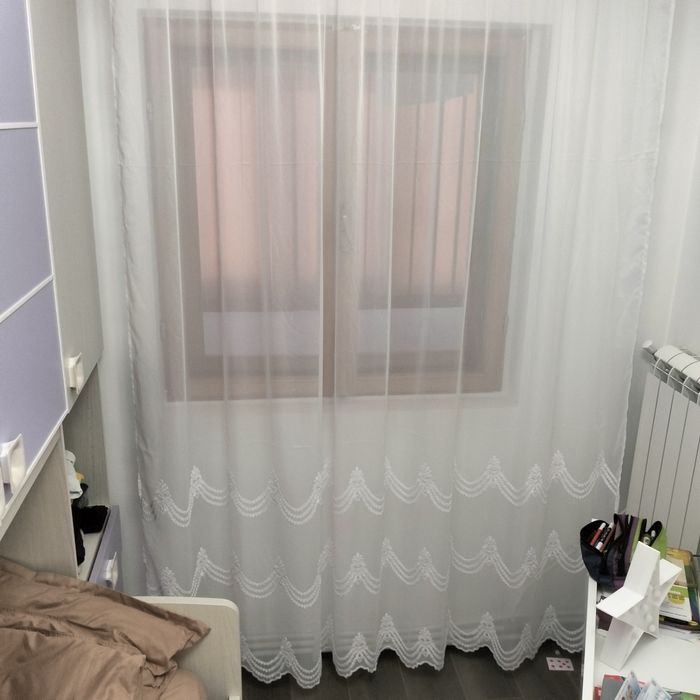 Vând perdea în stare foarte bună