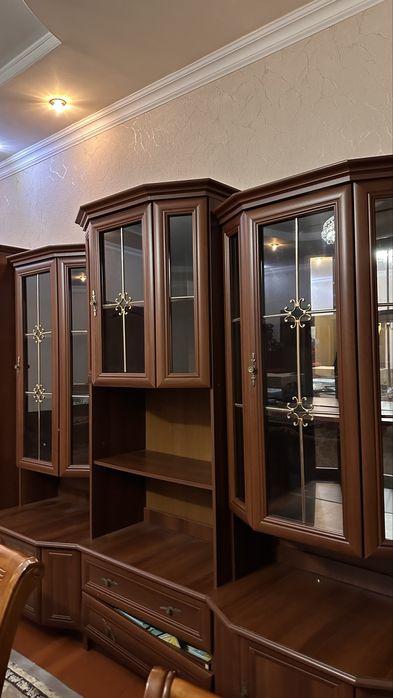 Продам срочно  стенку сервант