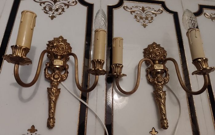 Eleganta pereche de aplice din bronz masiv in stil francez,piese cu o