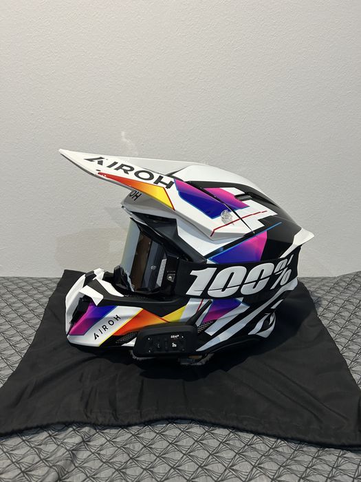 НОВА Каска AIROH TWIST 3 + очила и аудио система